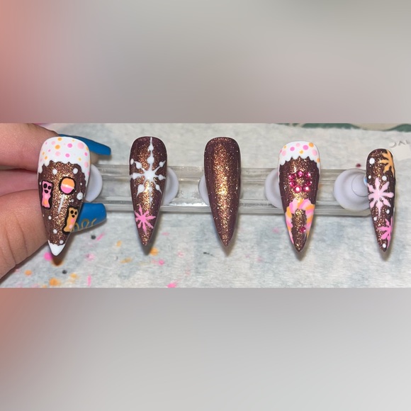 Gingerbread House Press On Nails - Picture 3 of 3